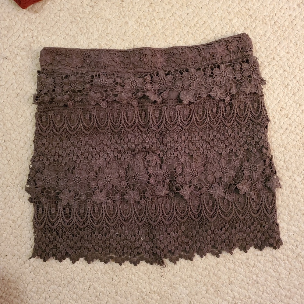 American Eagle lace/scalloped skirt